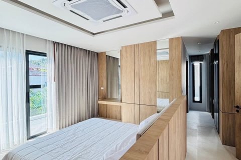 Property in Rawai, Thailand 353 sq.m. № 144531 - photo 12