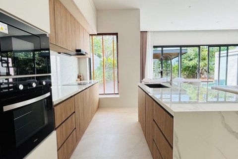 Property in Rawai, Thailand 353 sq.m. № 144531 - photo 4