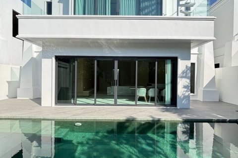 Property in Rawai, Thailand 353 sq.m. № 144531 - photo 1