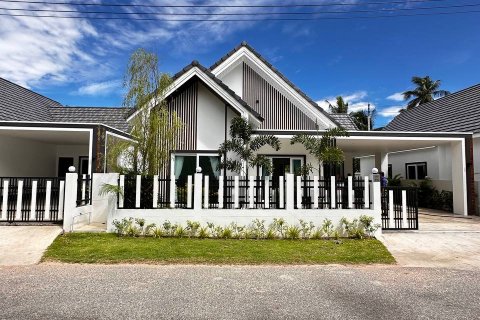 Villa in Pattaya, Thailand 3 bedrooms № 119049 - photo 2