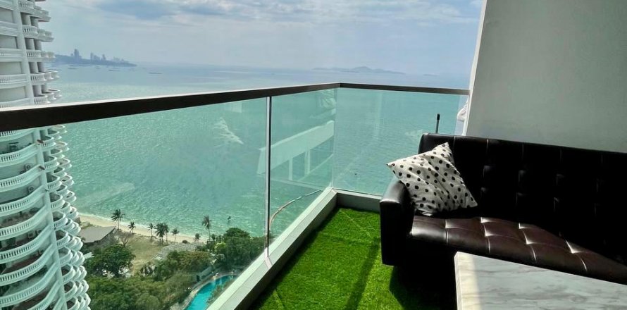 Condo in Pattaya, Thailand, 1 bedroom in Wong Amat Tower  № 121060