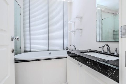 Кондоминиум с 2 спальнями в Ваттхане, Бангкок, Таиланд № 124014 - фото 11