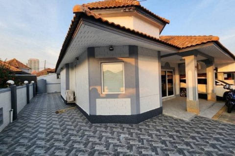 House in Pattaya, Thailand 3 bedrooms № 85610 - photo 2