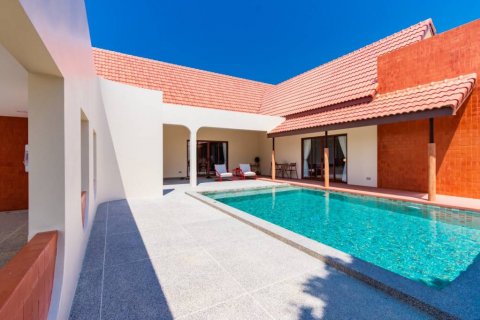 Villa in Hua Hin, Thailand 4 bedrooms № 99981 - photo 1