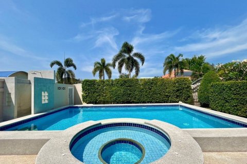 Villa in Hua Hin, Thailand 3 bedrooms № 85974 - photo 2