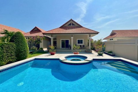 Villa in Hua Hin, Thailand 3 bedrooms № 85974 - photo 1