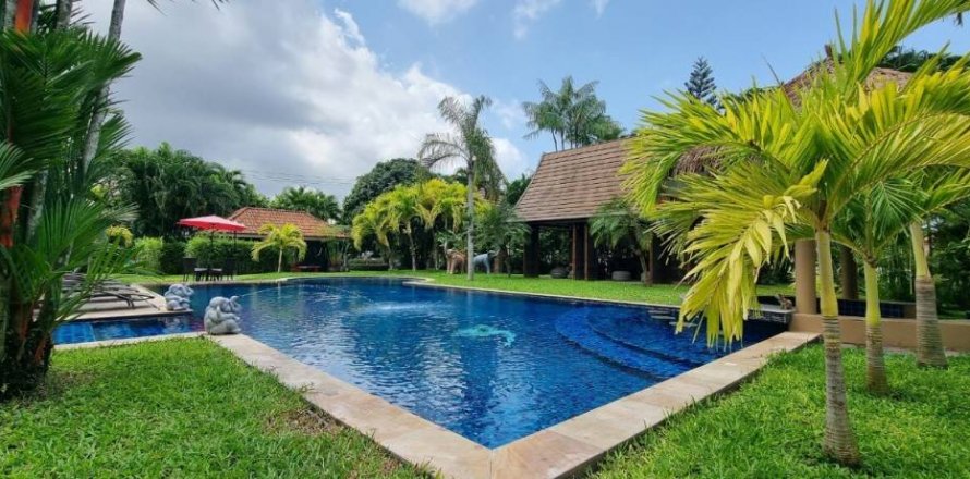 Вилла в Паттайе, Таиланд с 8 спальнями  № 85971