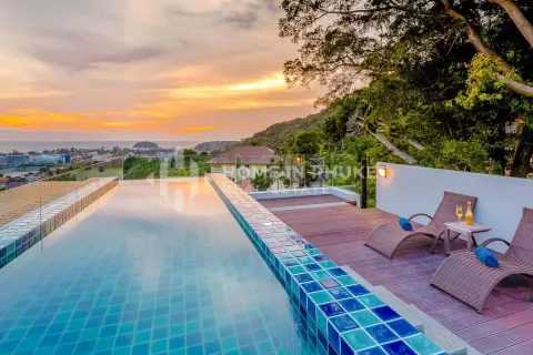 Кондоминиум с 2 спальнями в Кате, Таиланд № 131007 - фото 2