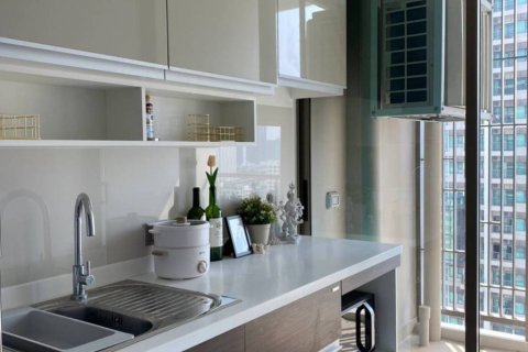 Condo in Bangkok, Thailand, 1 bedroom  № 132676 - photo 3