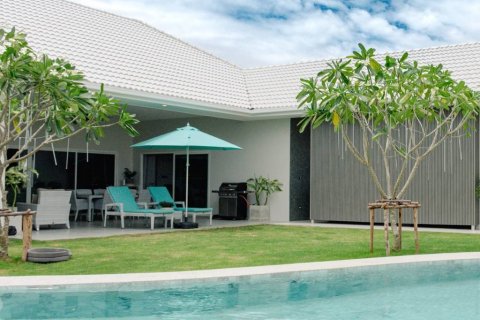 Вилла в Хуа Хине, Таиланд с 4 спальнями  № 132680 - фото 1