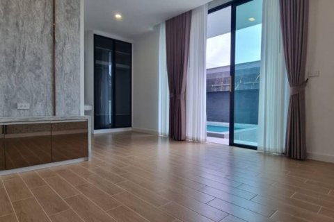 Villa in Pattaya, Thailand 5 bedrooms № 132675 - photo 9