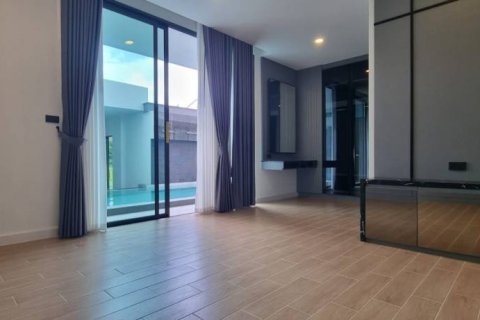 Villa in Pattaya, Thailand 5 bedrooms № 132675 - photo 10