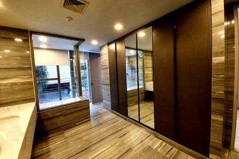 Condo in Bangkok, Thailand, 3 bedrooms  № 143781 - photo 6