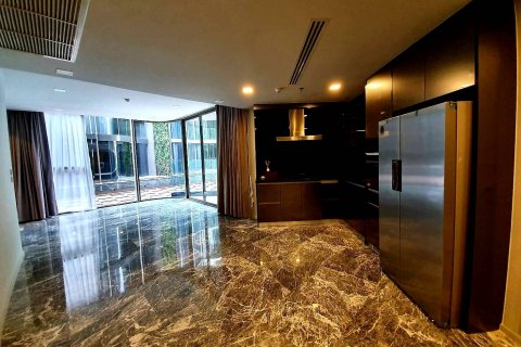 Condo in Bangkok, Thailand, 3 bedrooms  № 143781 - photo 1