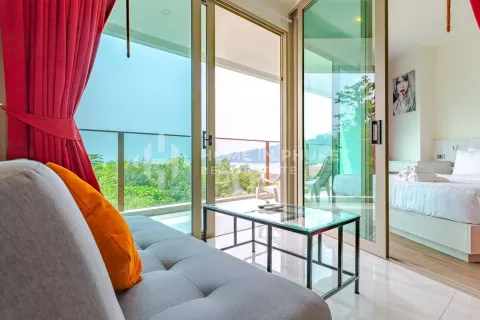 Condo in Kamala, Thailand, 1 bedroom  № 130991 - photo 1