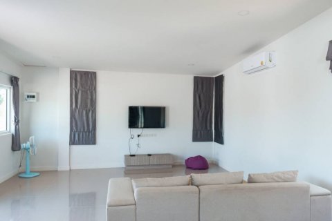 Villa in Hua Hin, Thailand 4 bedrooms № 124563 - photo 7