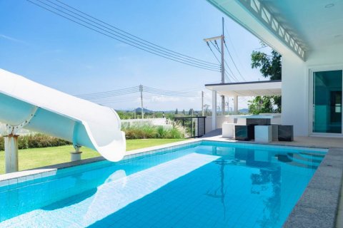 Villa in Hua Hin, Thailand 4 bedrooms № 124563 - photo 2