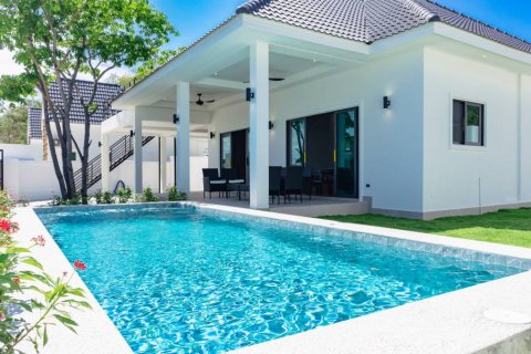 Villa in Hua Hin, Thailand 3 bedrooms № 124559 - photo 1
