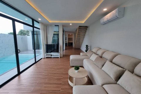 Villa in Rawai, Thailand 3 bedrooms № 101579 - photo 2