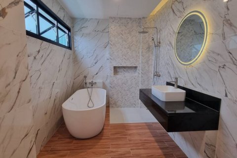 Villa in Rawai, Thailand 3 bedrooms № 101579 - photo 8