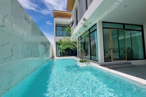 Villa in Rawai, Thailand 3 bedrooms № 101579 - photo 1