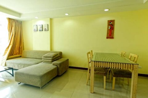 Кондоминиум с 2 спальнями в Дин Даенге, Бангкок, Таиланд № 123812 - фото 4