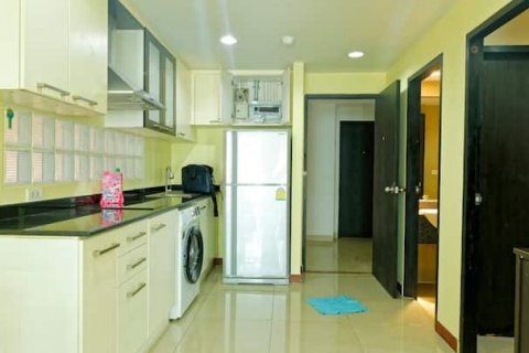 Кондоминиум с 2 спальнями в Дин Даенге, Бангкок, Таиланд № 123812 - фото 3