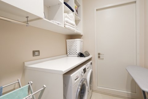 Condo in Pathum Wan, Bangkok, Thailand, 2 bedrooms  № 123809 - photo 9