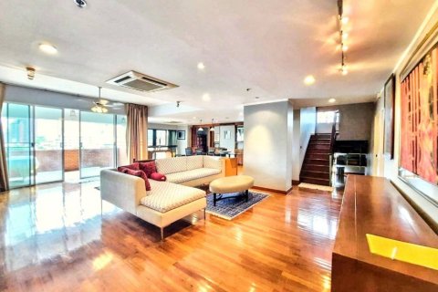 Duplex in Bangkok, Thailand 4 bedrooms № 119635 - photo 1