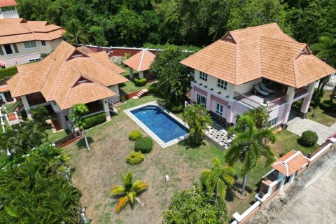 Villa à Hua Hin, Thaïlande 5 chambres № 100912 - photo 1