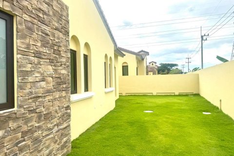 House in Chon Buri, Thailand 3 bedrooms № 144463 - photo 21