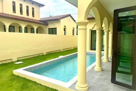 House in Chon Buri, Thailand 3 bedrooms № 144463 - photo 13