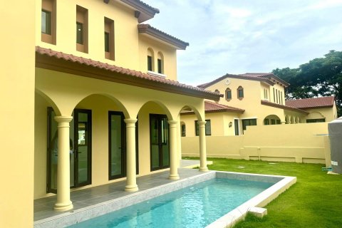 House in Chon Buri, Thailand 3 bedrooms № 144463 - photo 5