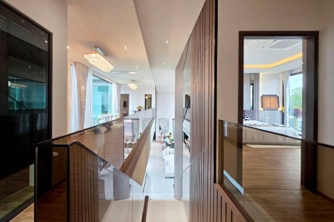 House in Pattaya, Thailand 5 bedrooms № 144461 - photo 24