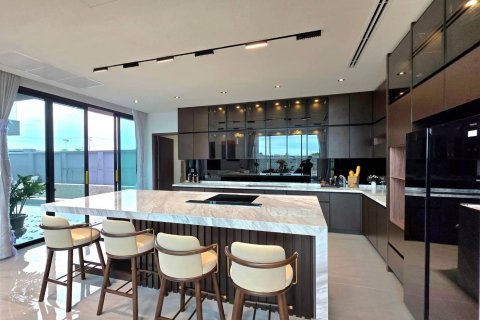 House in Pattaya, Thailand 5 bedrooms № 144461 - photo 13