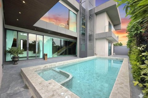House in Pattaya, Thailand 5 bedrooms № 144461 - photo 2