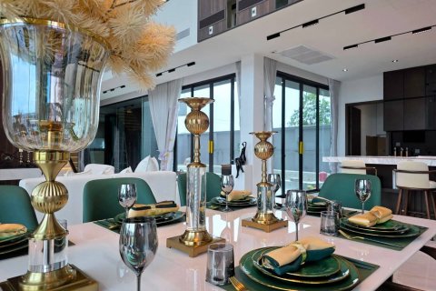 House in Pattaya, Thailand 5 bedrooms № 144461 - photo 10