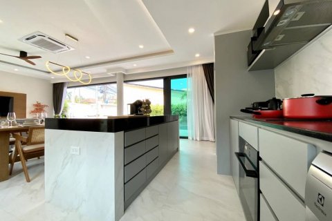 Villa in Rawai, Thailand 4 bedrooms № 125813 - photo 9