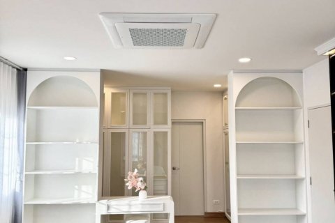 Дом в Бангкоке, Таиланд с 4 спальнями  № 125814 - фото 8