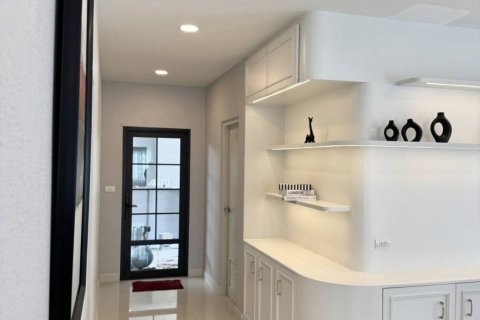 Дом в Бангкоке, Таиланд с 4 спальнями  № 125814 - фото 7