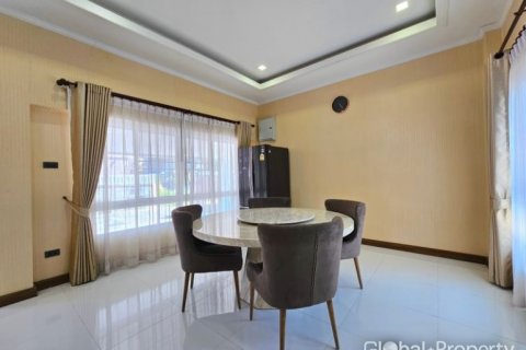 House in Pattaya, Thailand 3 bedrooms № 132342 - photo 7