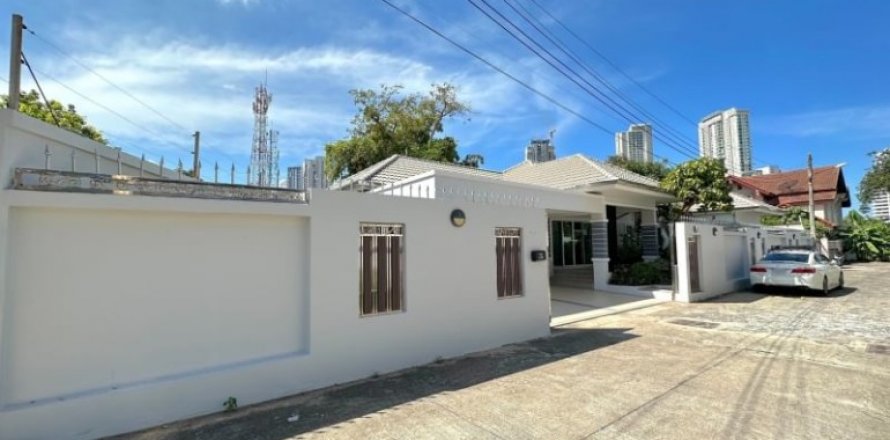 House in Pattaya, Thailand 3 bedrooms № 132342