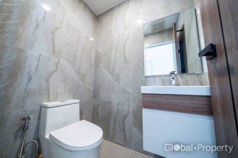 House in Pattaya, Thailand 4 bedrooms № 132298 - photo 16