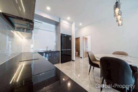 House in Pattaya, Thailand 4 bedrooms № 132298 - photo 8