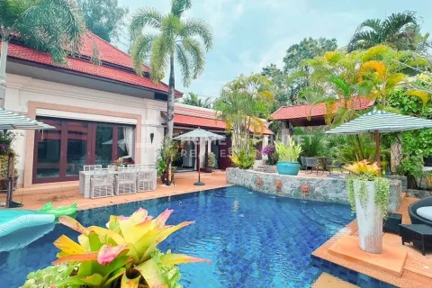 House in Phuket, Thailand 4 bedrooms № 131457 - photo 1