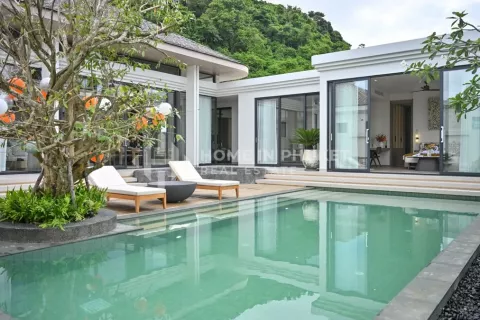 House in Kata, Thailand 4 bedrooms № 131460 - photo 1