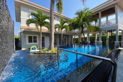 Villa à Chiang Mai, Thaïlande 4 chambres № 126170