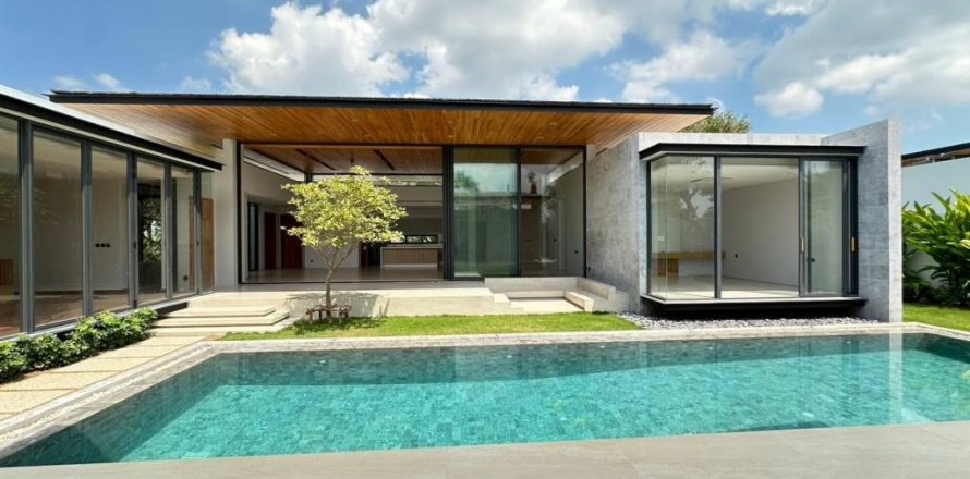 Villa in Phuket, Thailand 4 bedrooms № 121039
