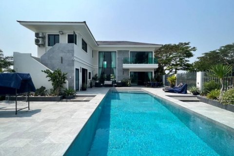 Вилла в Хуа Хине, Таиланд с 5 спальнями  № 124577 - фото 1