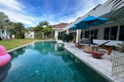 Вилла в Хуа Хине, Таиланд с 4 спальнями  № 125936 - фото 1